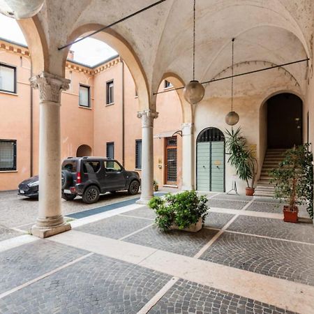 Residenza Palazzo Petrozzani Apartment Mantova Exterior foto
