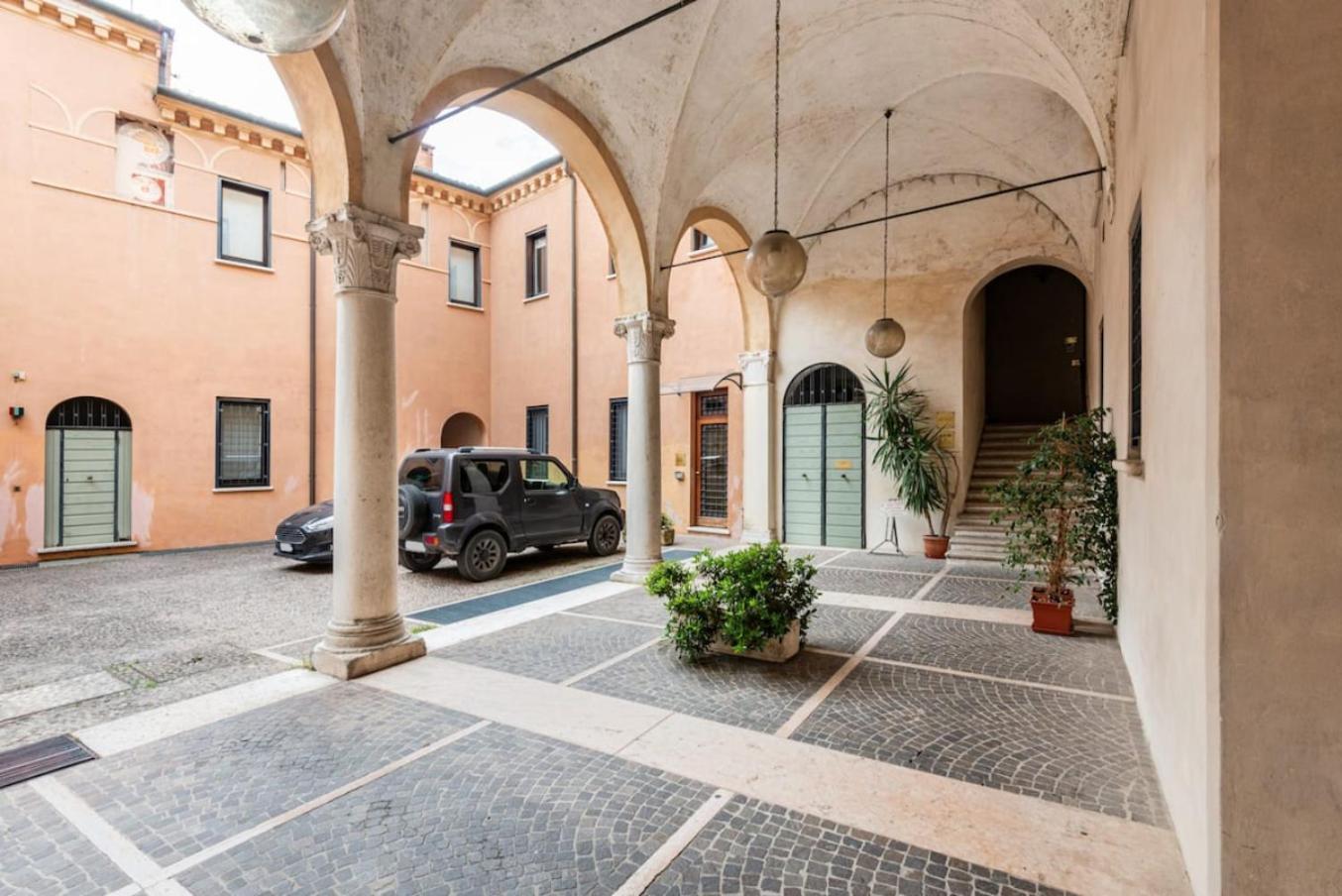 Residenza Palazzo Petrozzani Apartment Mantova Exterior foto