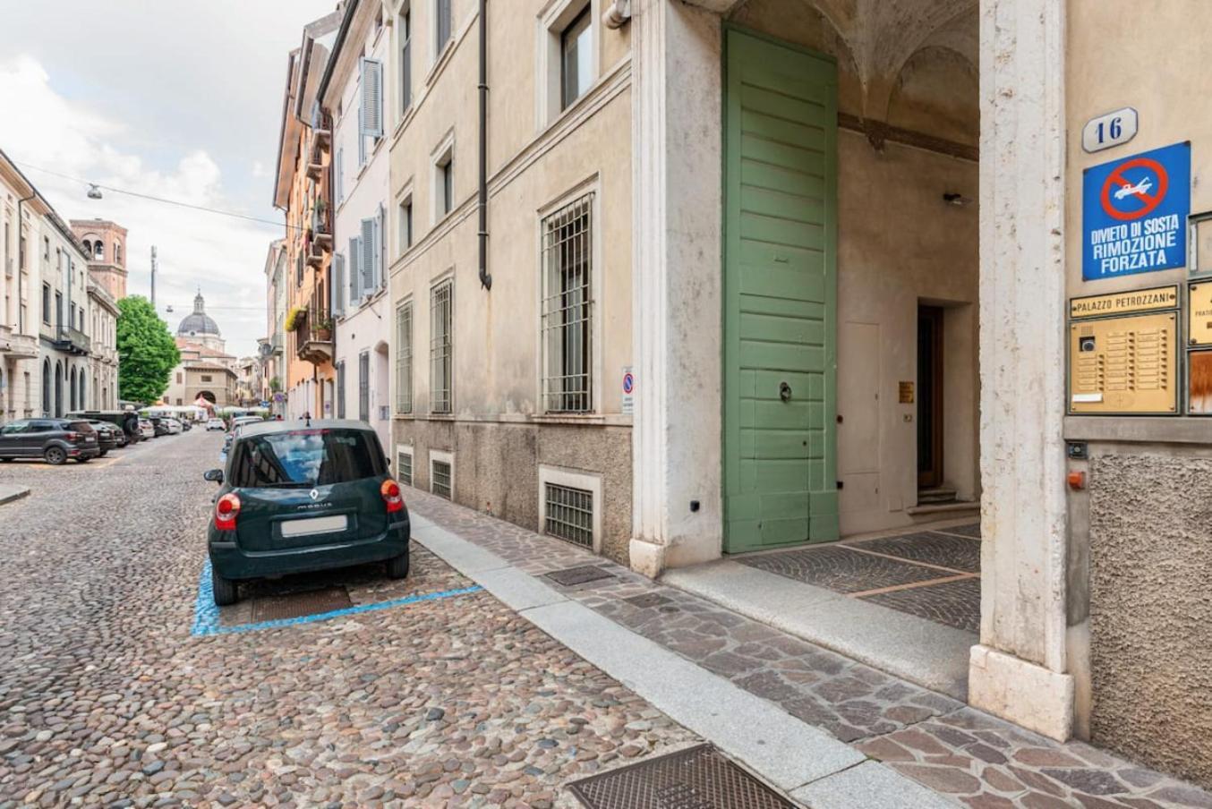 Residenza Palazzo Petrozzani Apartment Mantova Exterior foto