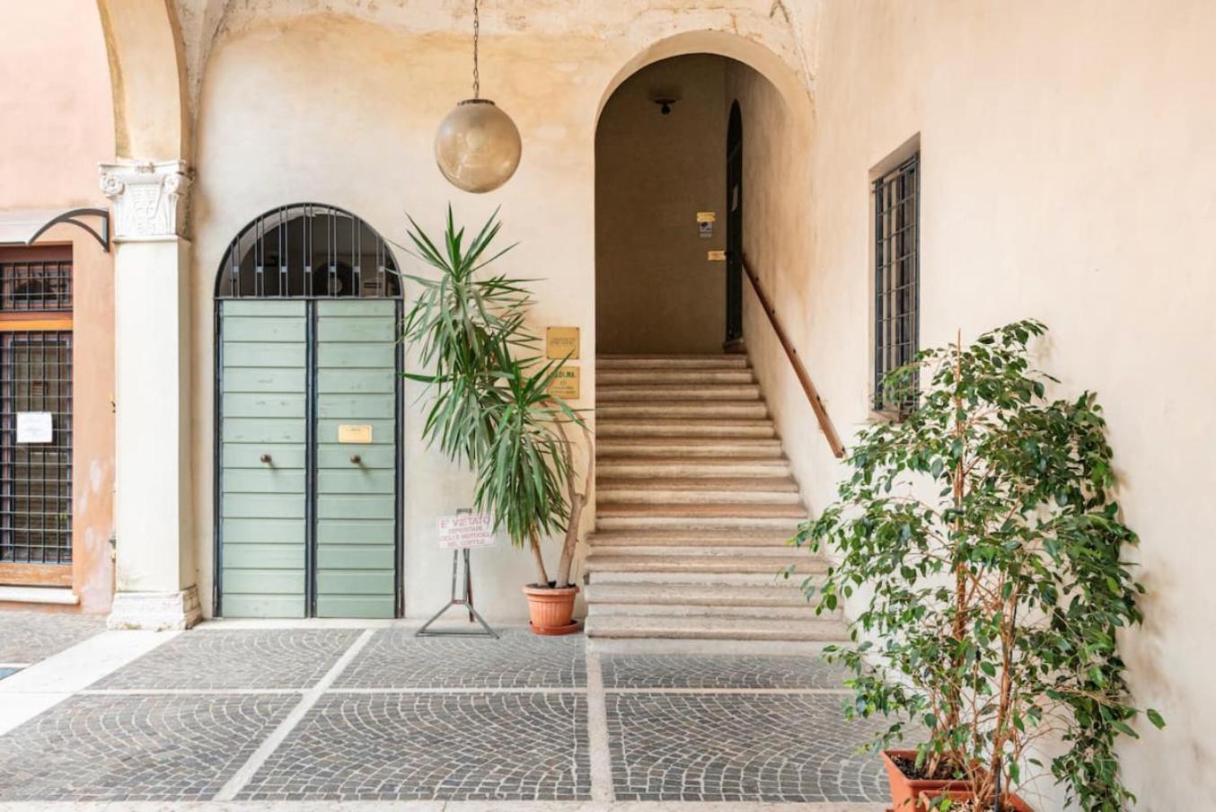 Residenza Palazzo Petrozzani Apartment Mantova Exterior foto